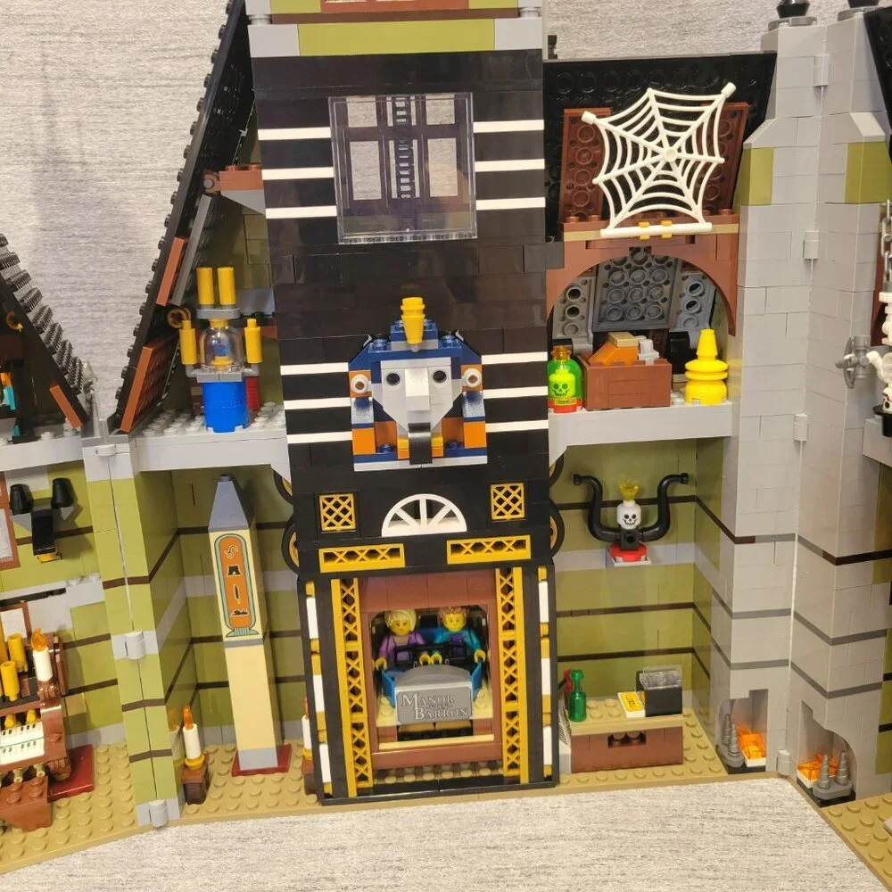 Lego Icons Haunted House 10273